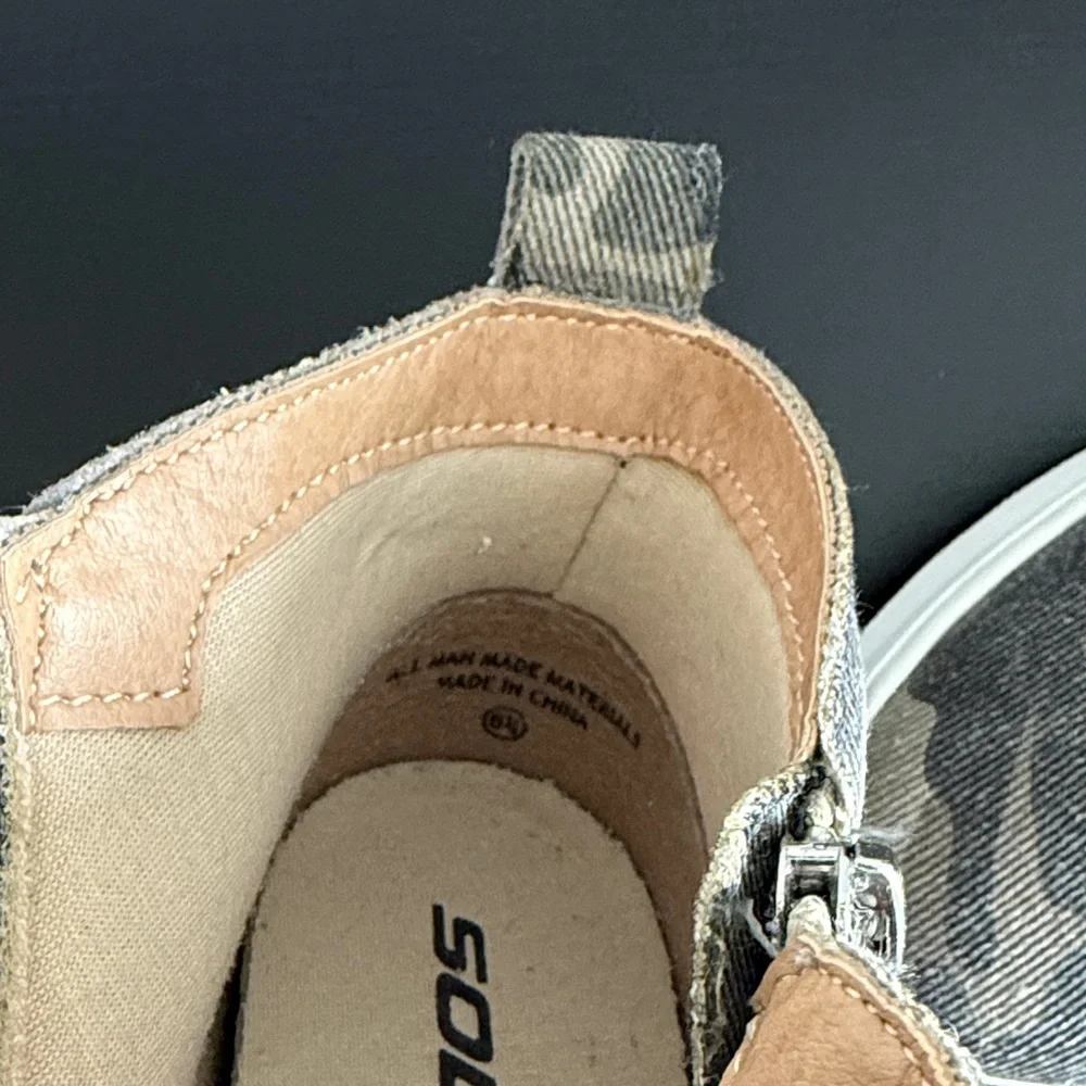 Soda Beige and Blue Striped Wedge Sneaker Bootie Sz‎ 6.5